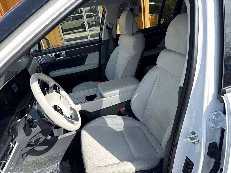 Used 2025 Hyundai Santa Fe SE image 9