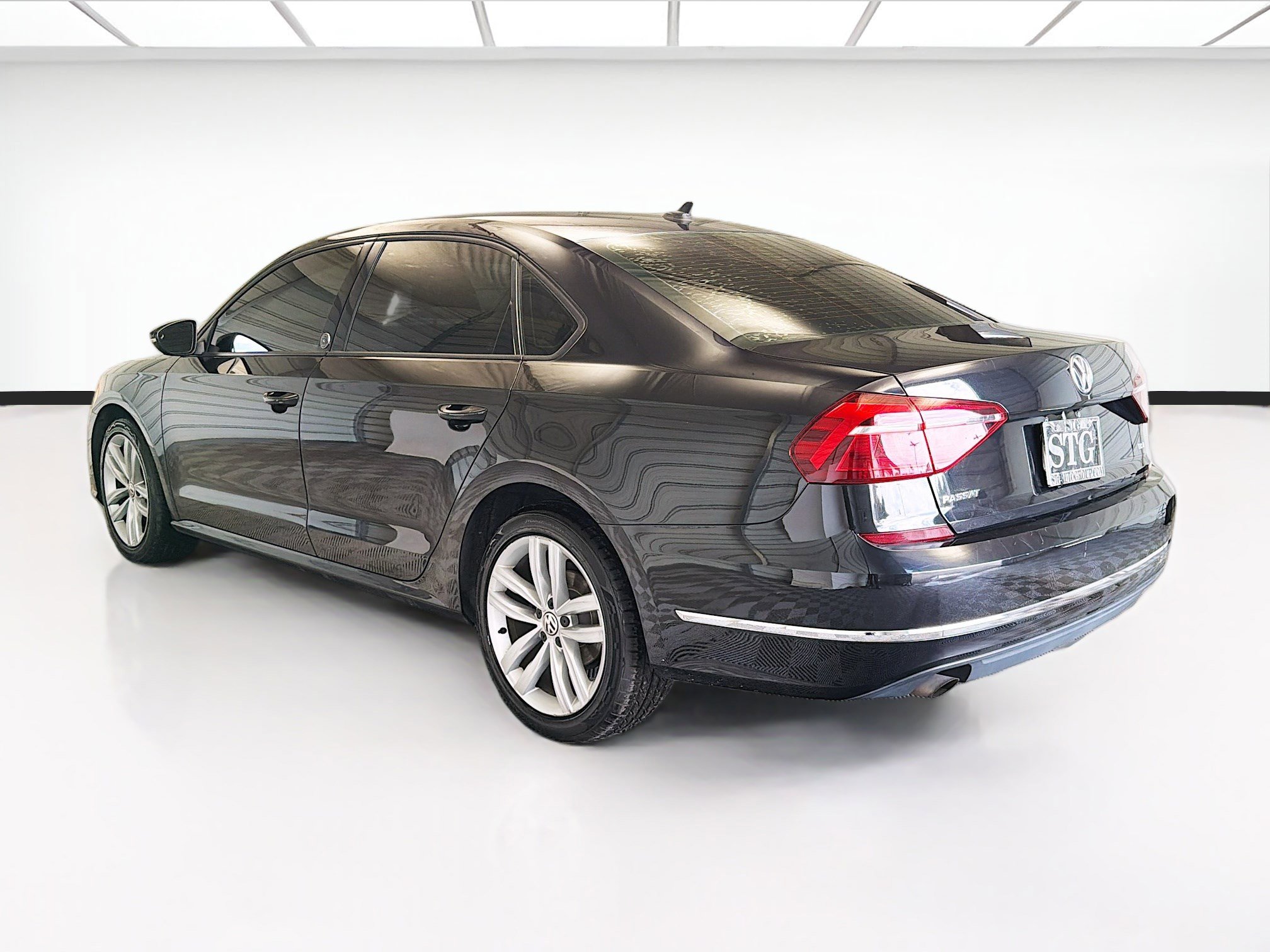 Used 2019 Volkswagen Passat 2.0T Wolfsburg w/ Wheels & Sunroof Package image 6