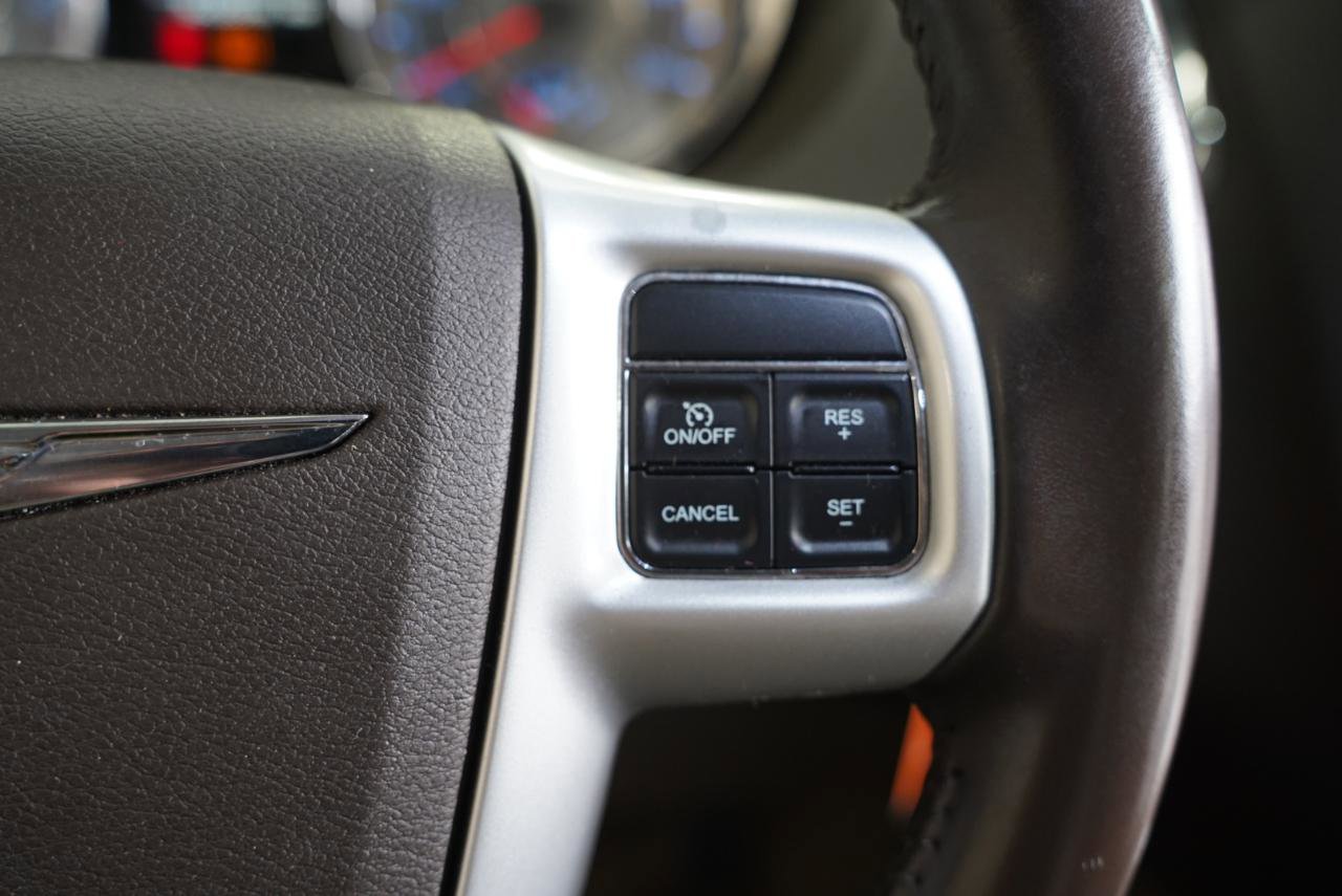 Used 2016 Chrysler Town & Country Touring FWD image 15