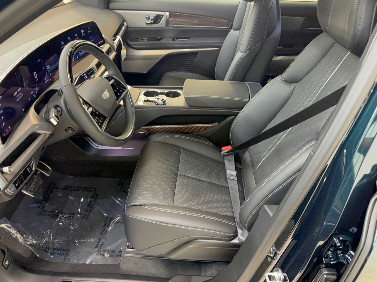 New 2027 Cadillac Vistiq Luxury w/ LPO, Floor Liner Package AWD/4WD image 5