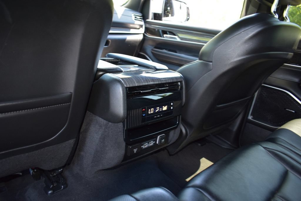 Used 2022 Jeep Wagoneer Series II AWD/4WD image 32