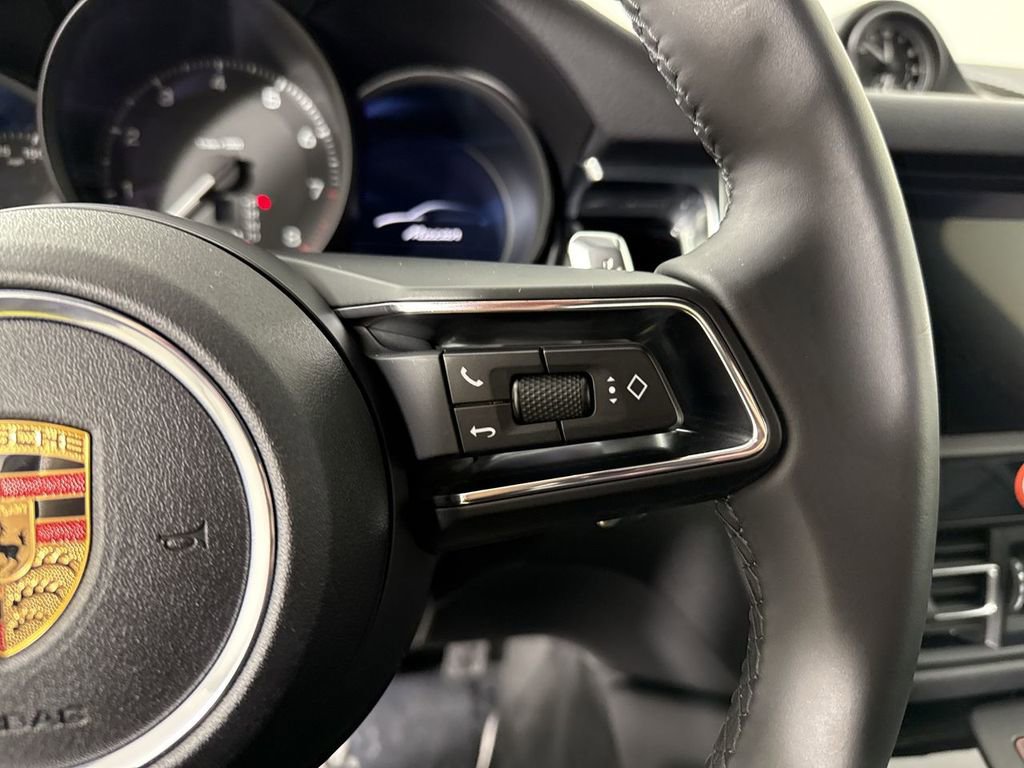 Certified 2025 Porsche Macan image 39