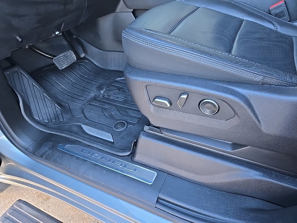 Used 2025 GMC Sierra 1500 Denali AWD/4WD image 12