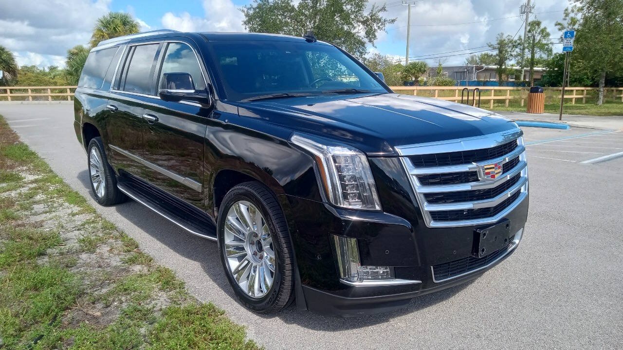 Used 2017 Cadillac Escalade ESV Luxury AWD/4WD image 4