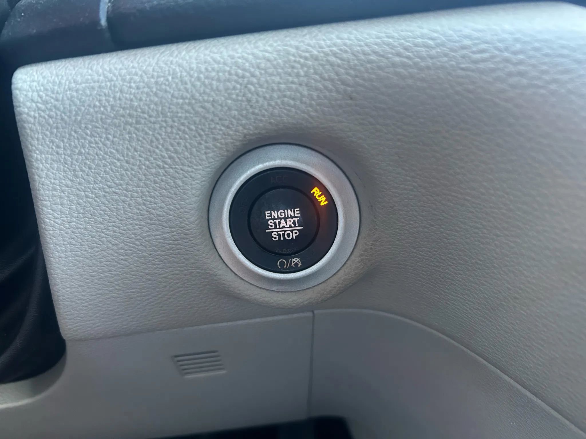 Used 2021 Chrysler Pacifica Touring-L image 8