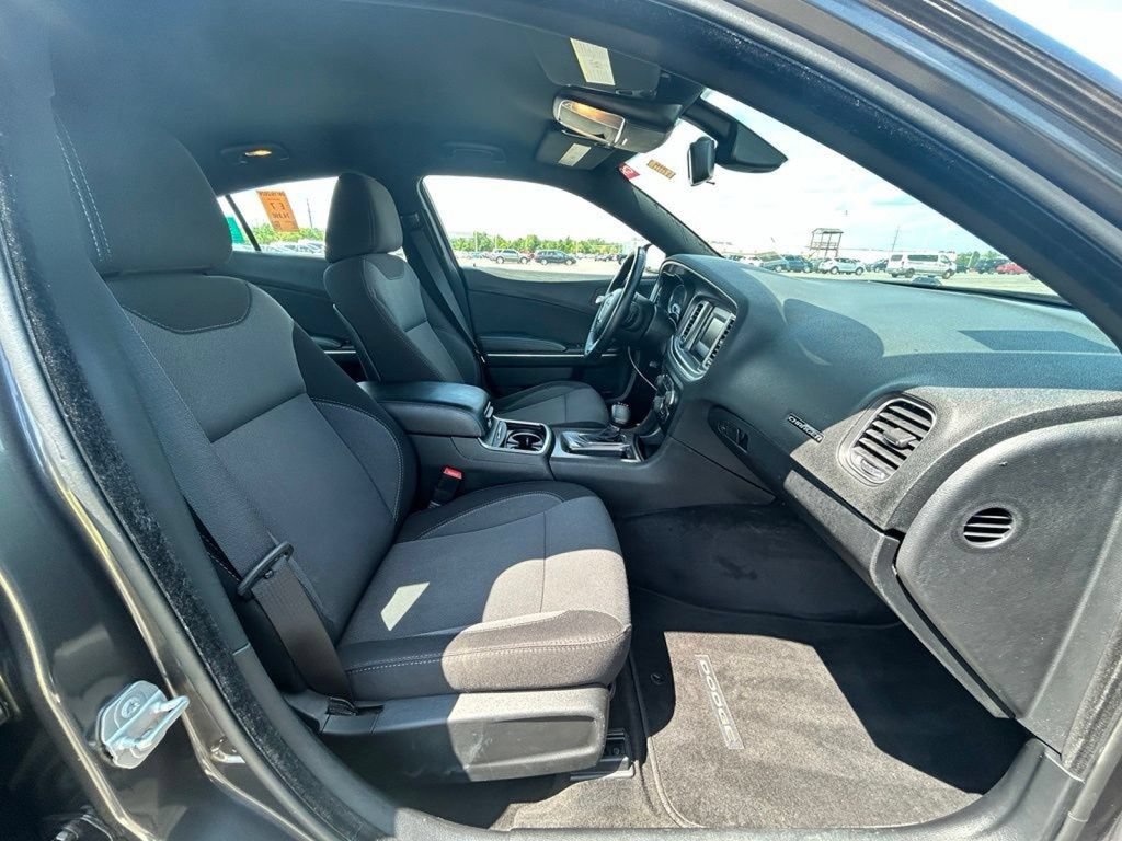 Used 2016 Dodge Charger SE RWD image 13