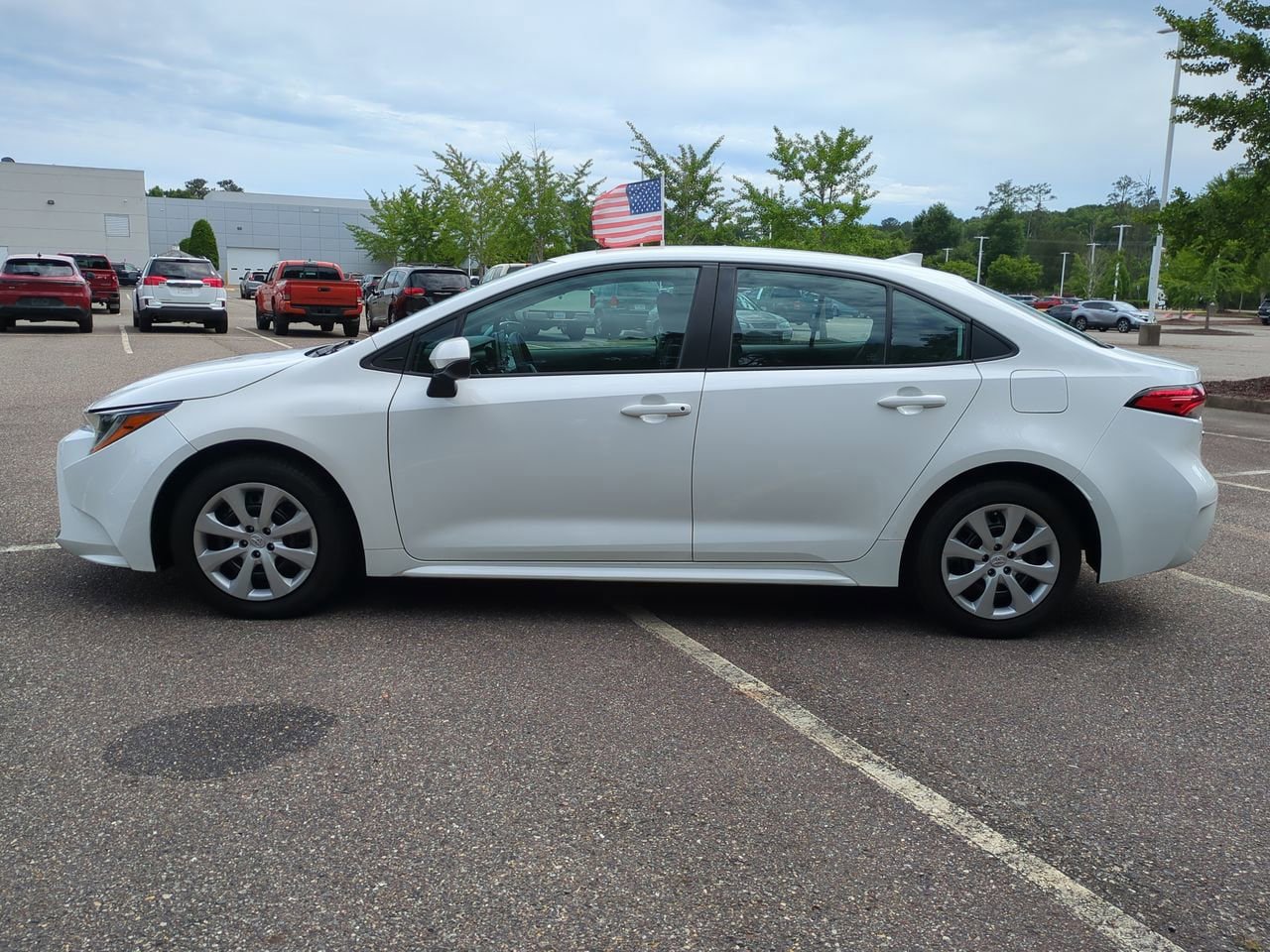 Used 2021 Toyota Corolla LE FWD image 7