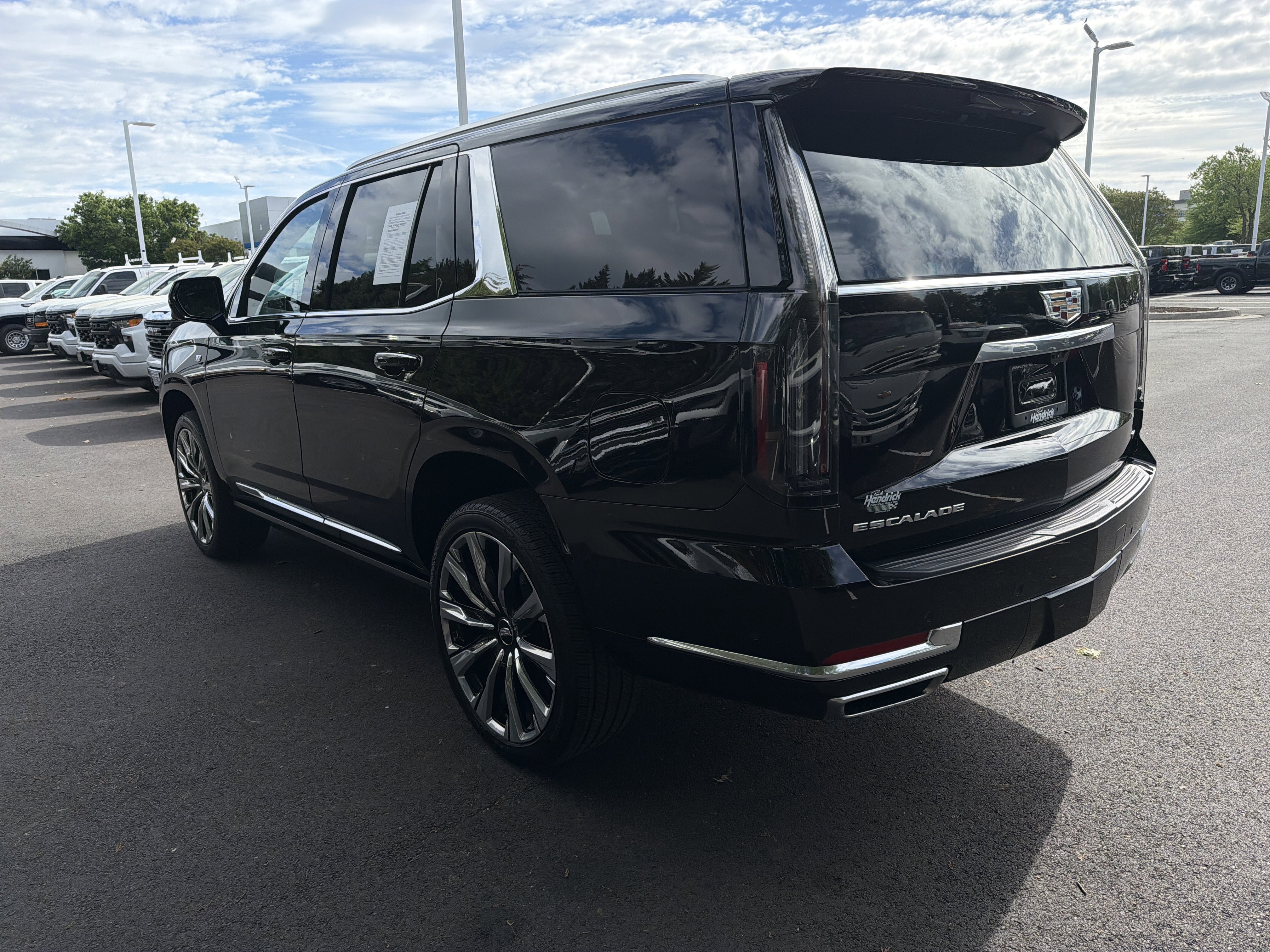 Used 2025 Cadillac Escalade Premium Luxury Platinum image 8