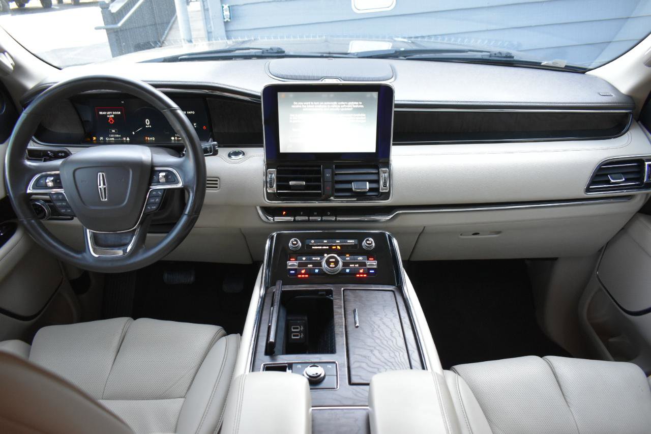 Used 2018 Lincoln Navigator Select RWD image 11