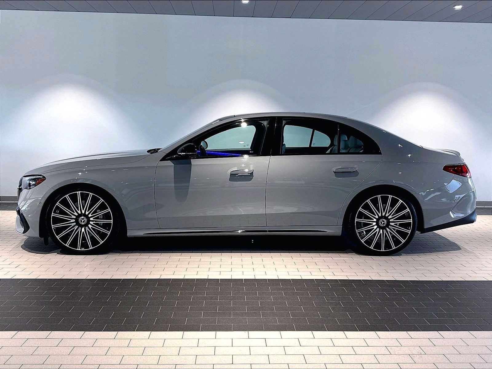 Used 2024 Mercedes-Benz E 450 4MATIC Sedan image 2