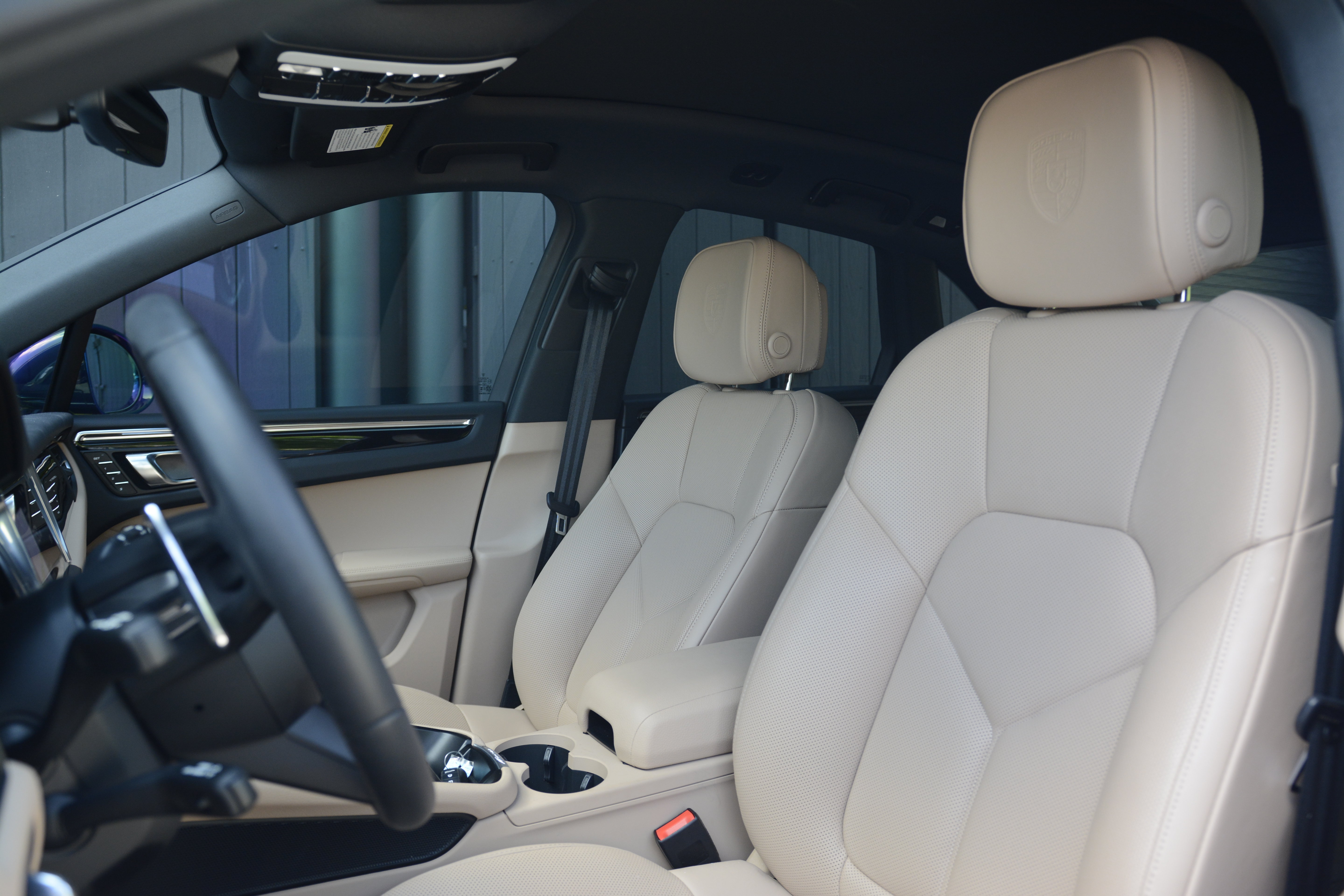 Certified 2026 Porsche Macan AWD/4WD image 5