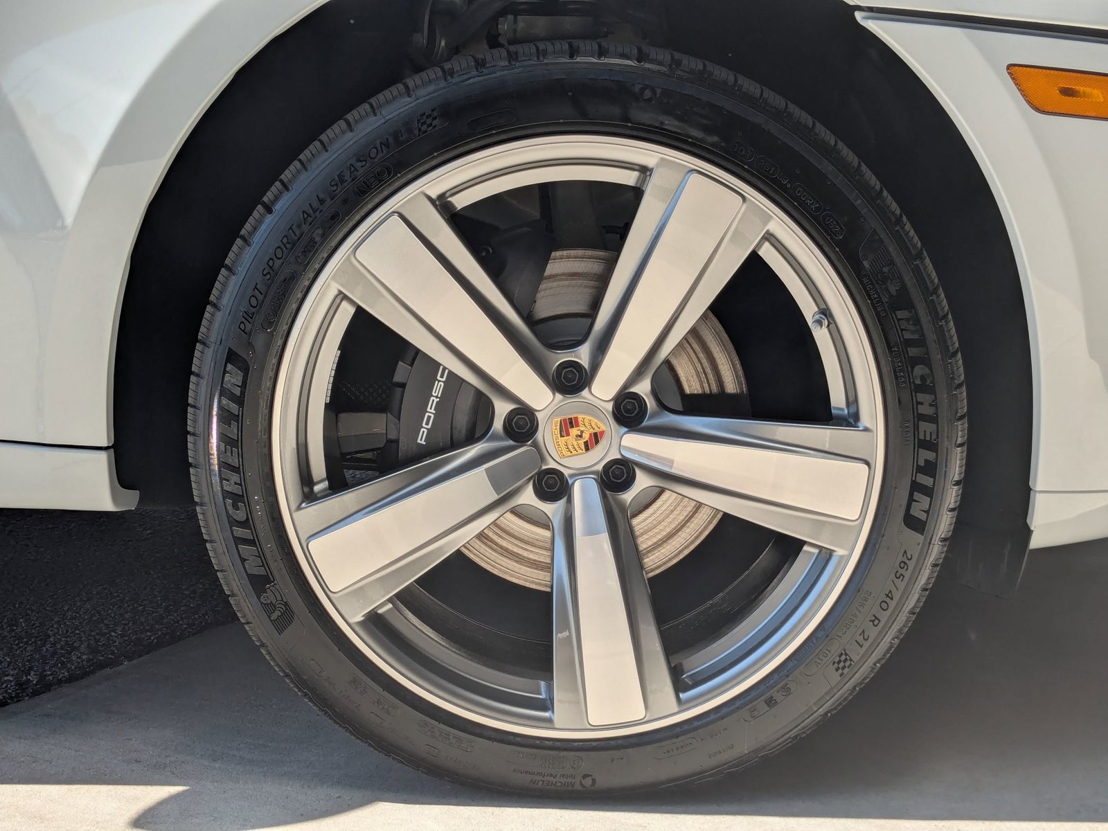 New 2026 Porsche Macan AWD/4WD image 30