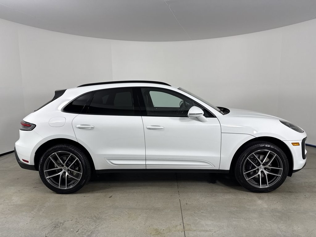 Certified 2025 Porsche Macan AWD/4WD image 8