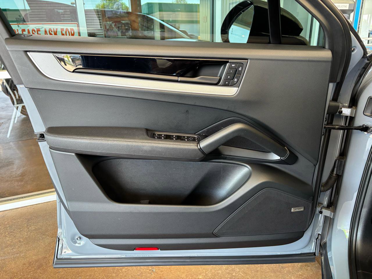 Used 2024 Porsche Cayenne Coupe image 28