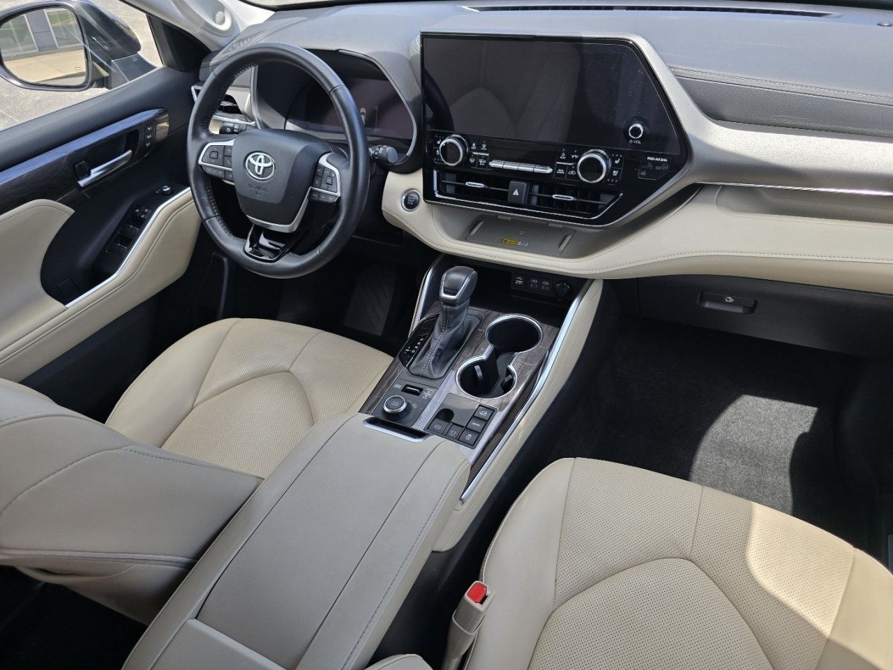 Certified 2024 Toyota Highlander Limited AWD/4WD image 24