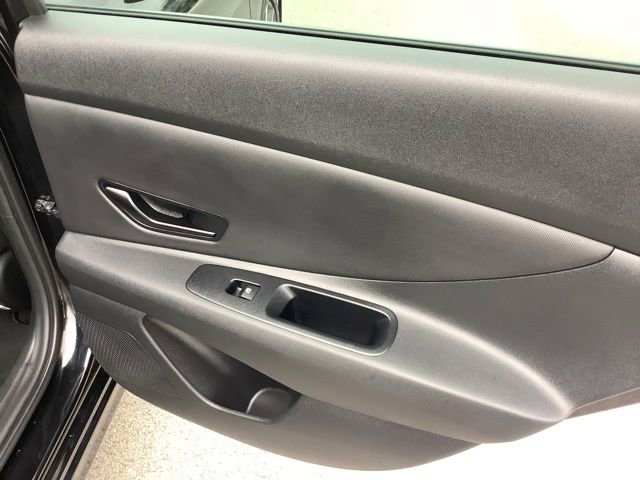 Used 2025 Hyundai Elantra SEL image 19