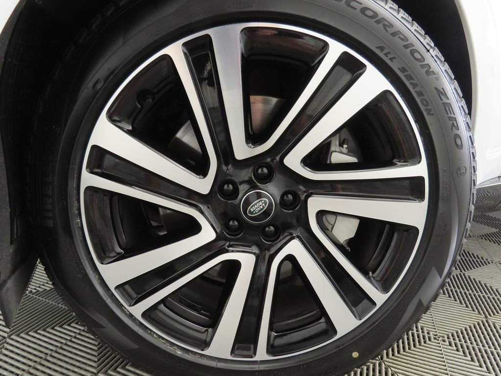 Certified 2023 Land Rover Range Rover SE image 30