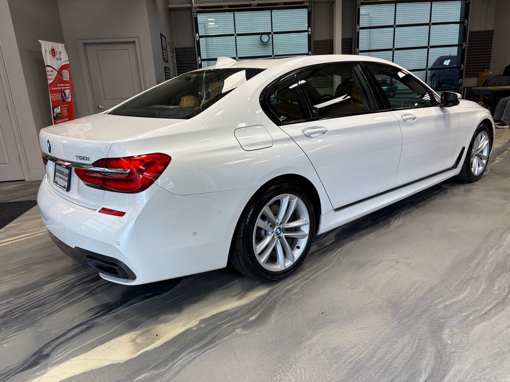 Used 2017 BMW 750i xDrive AWD/4WD image 32