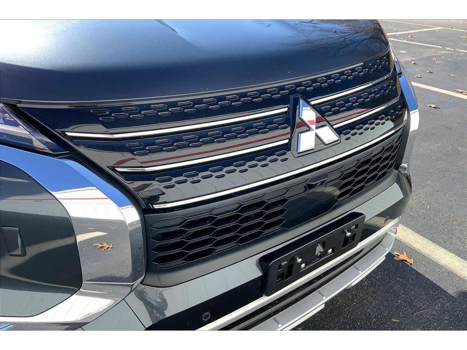 Used 2024 Mitsubishi Outlander SE image 30