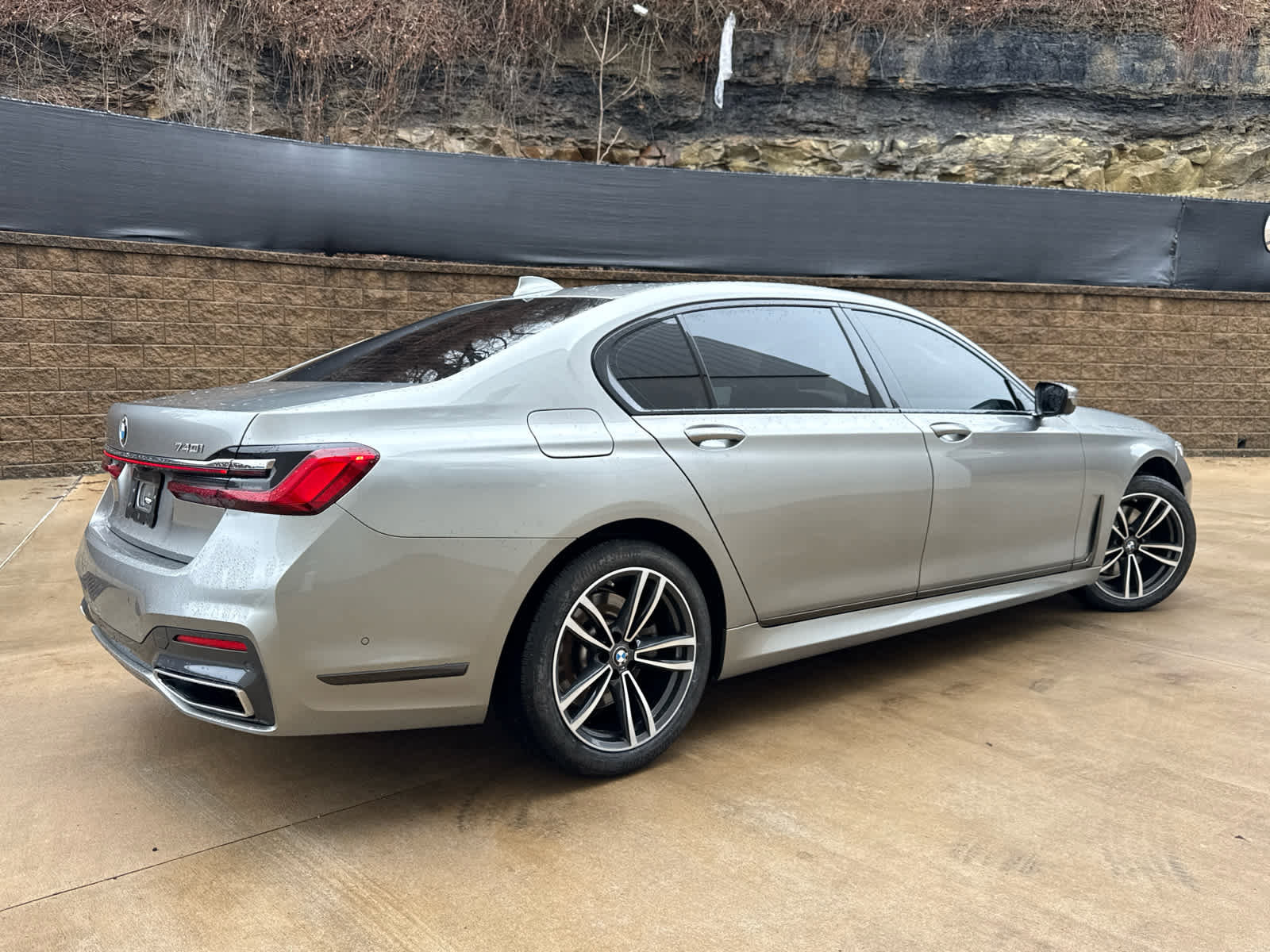 Certified 2022 BMW 740i xDrive w/ M Sport Package AWD/4WD image 3