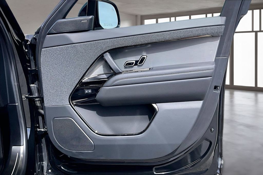 Certified 2025 Land Rover Range Rover Sport SE image 19