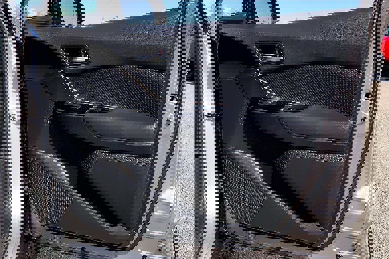 Used 2019 Toyota C-HR LE image 21