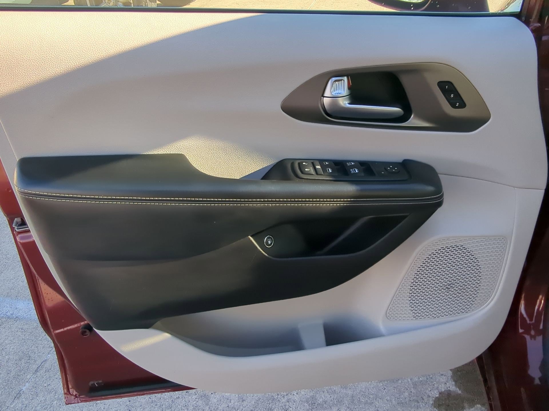 Used 2021 Chrysler Pacifica Touring-L image 13