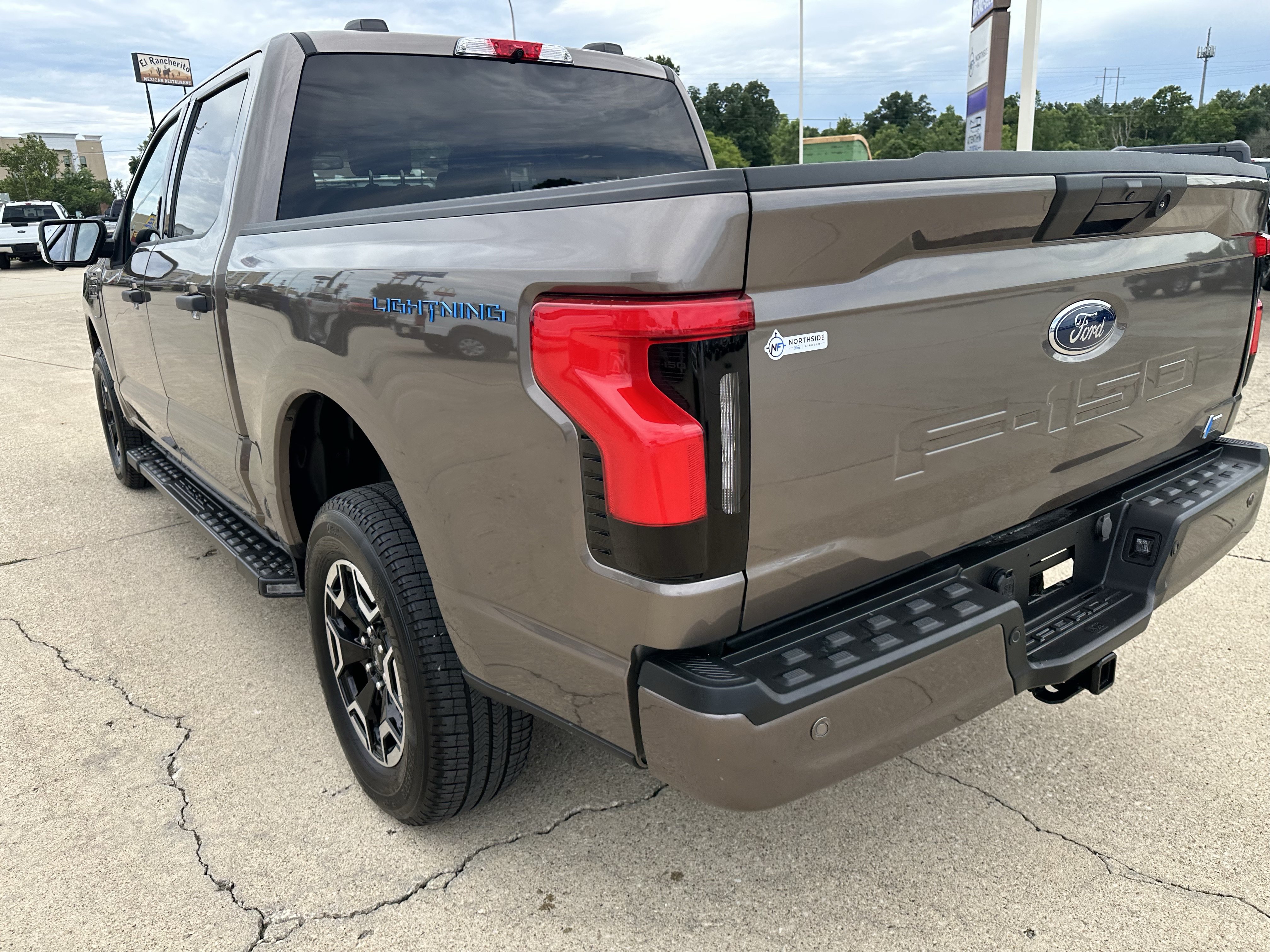 Used 2023 Ford F150 Lightning XLT AWD/4WD image 6