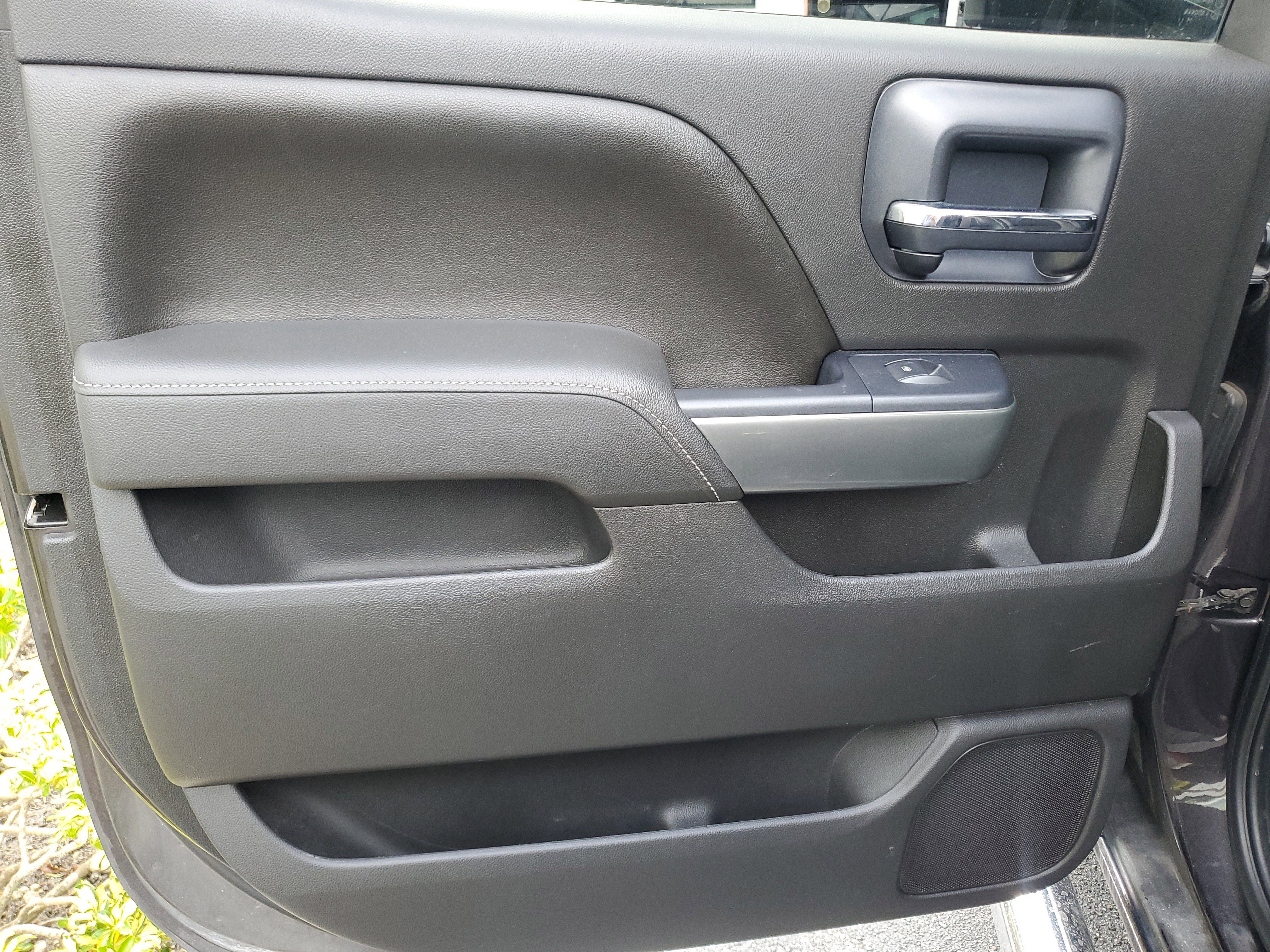 Used 2015 Chevrolet Silverado 2500 LT w/ LT Convenience Package image 2