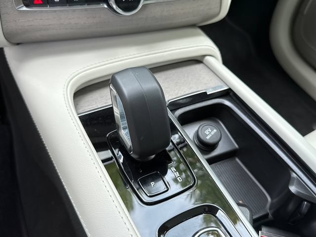 Certified 2025 Volvo XC90 T8 Plus w/ Protection Package AWD/4WD image 17