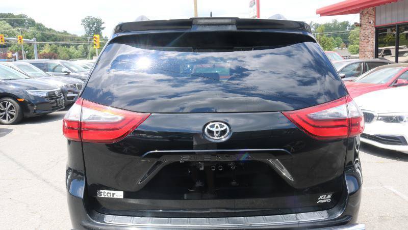 Used 2020 Toyota Sienna XLE AWD/4WD image 6