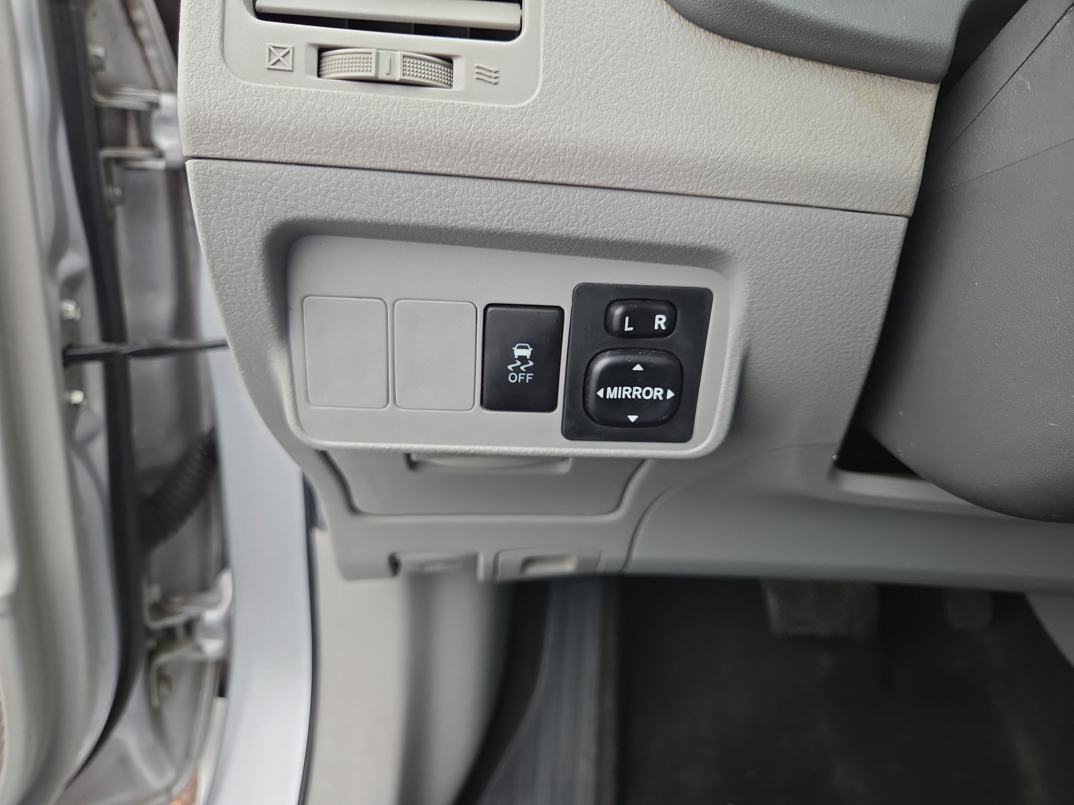 Used 2010 Toyota Corolla LE FWD image 23