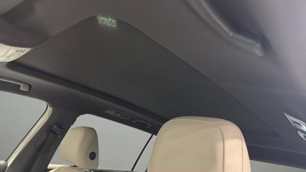 Used 2020 Volkswagen Tiguan SEL Premium R-Line image 12