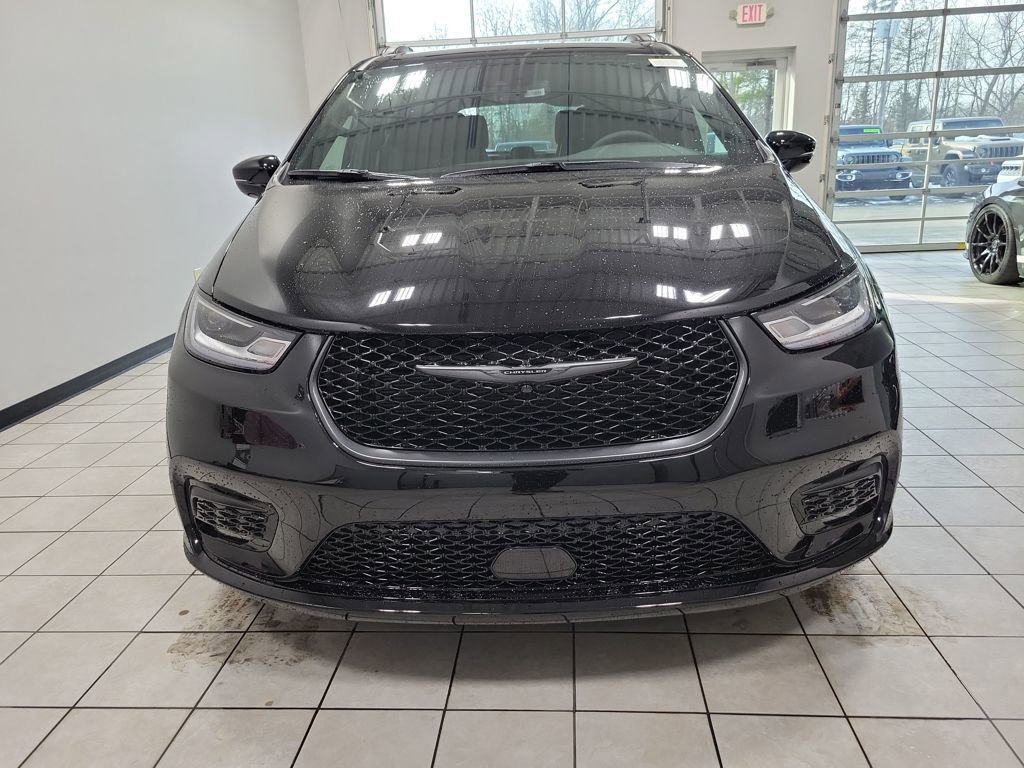 New 2026 Chrysler Pacifica Select w/ S Appearance Package AWD/4WD image 3
