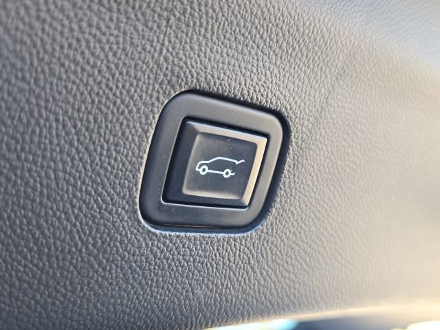 Used 2022 Buick Enclave Avenir w/ Avenir Technology Package image 12