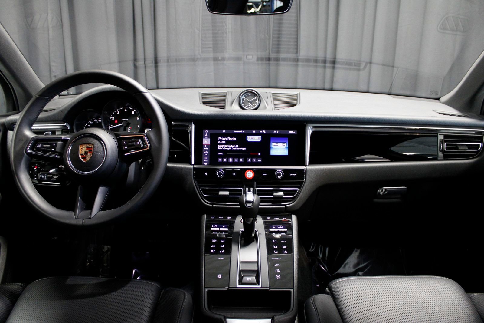 Certified 2025 Porsche Macan image 23