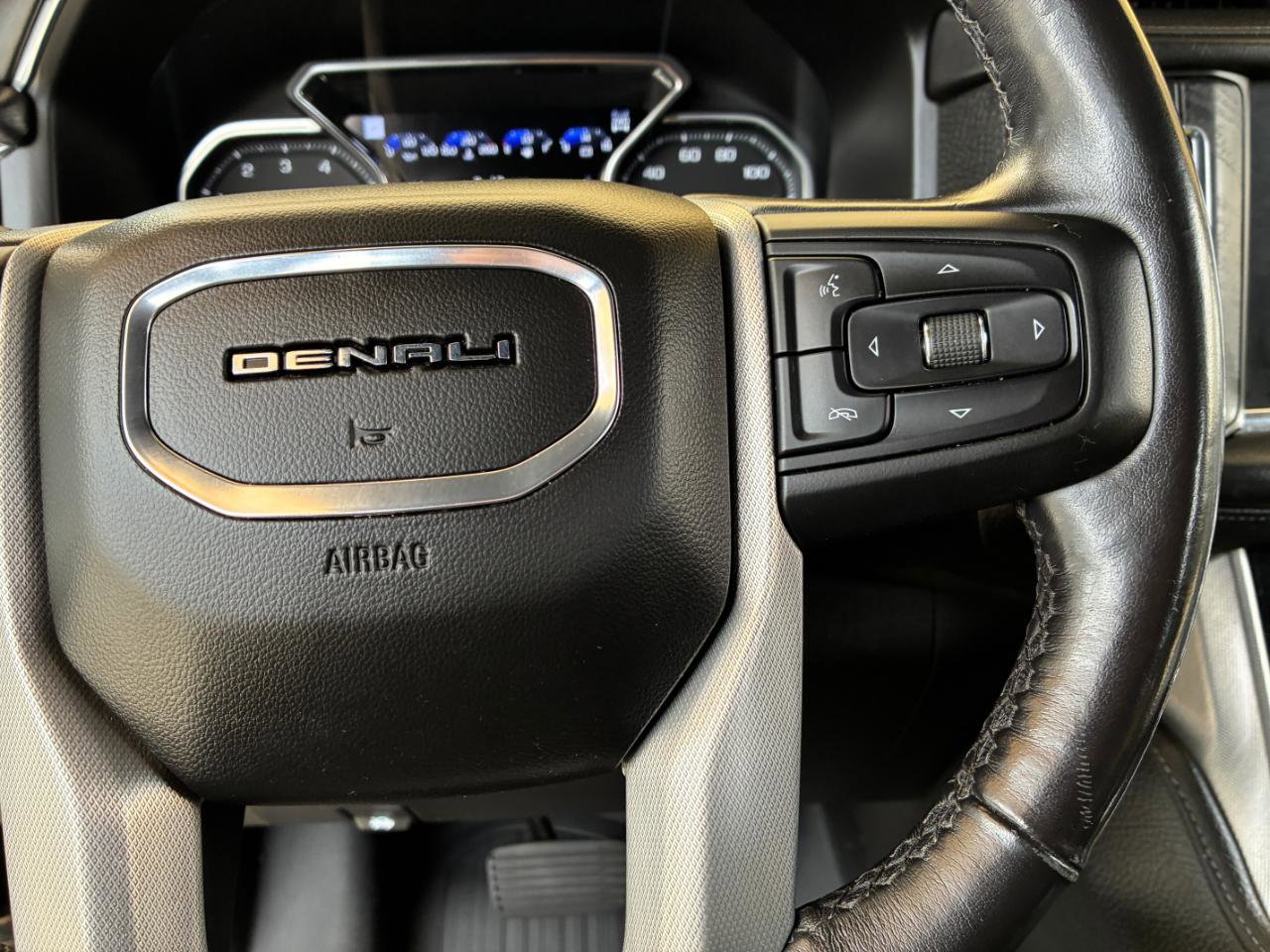 Used 2021 GMC Yukon XL Denali image 28