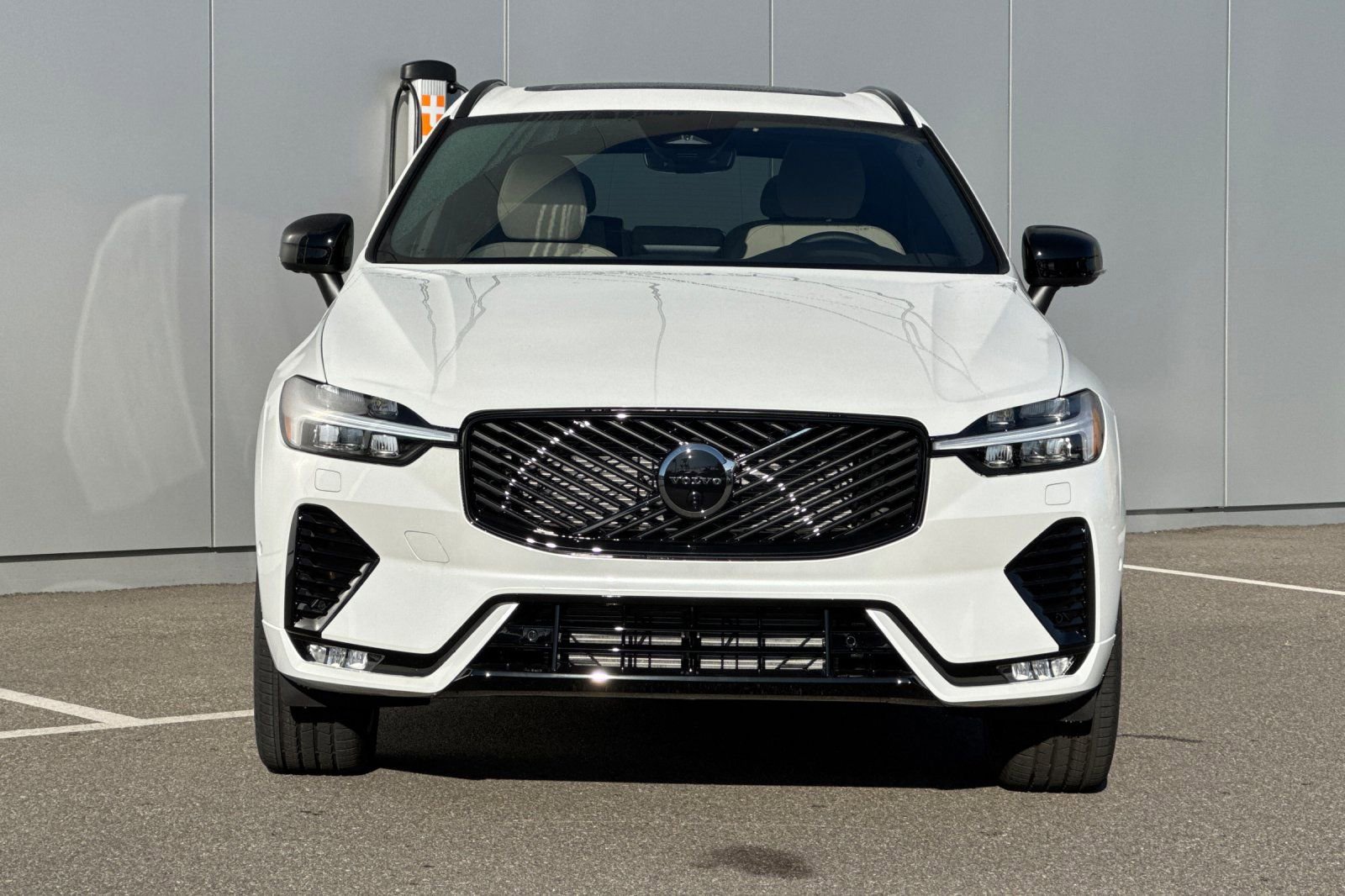 New 2026 Volvo XC60 B5 Plus w/ Protection Package Premier AWD/4WD image 8