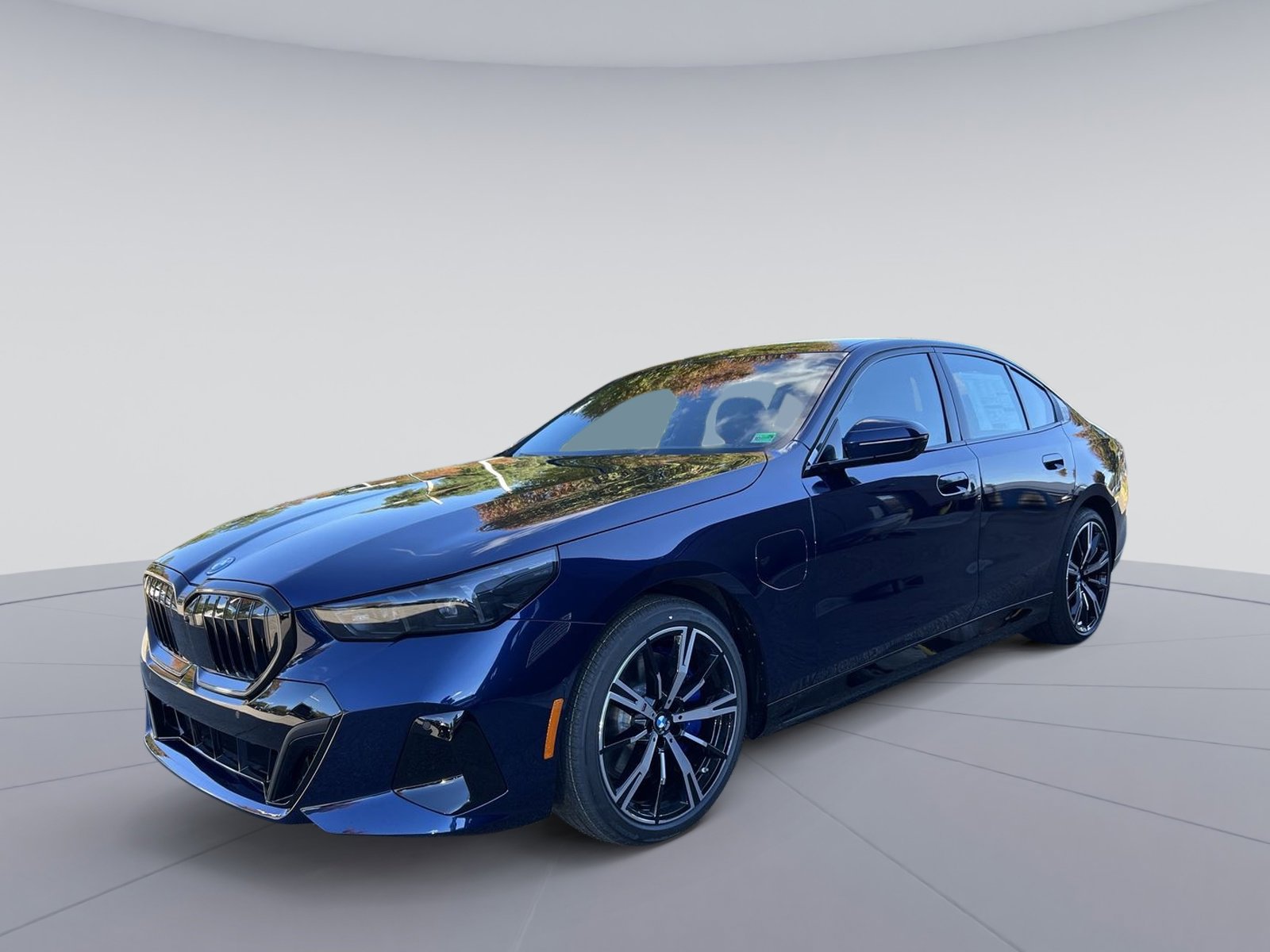 New 2026 BMW 550e xDrive w/ Executive Package