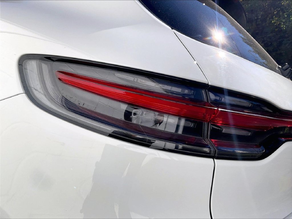 Certified 2023 Porsche Macan AWD/4WD image 31