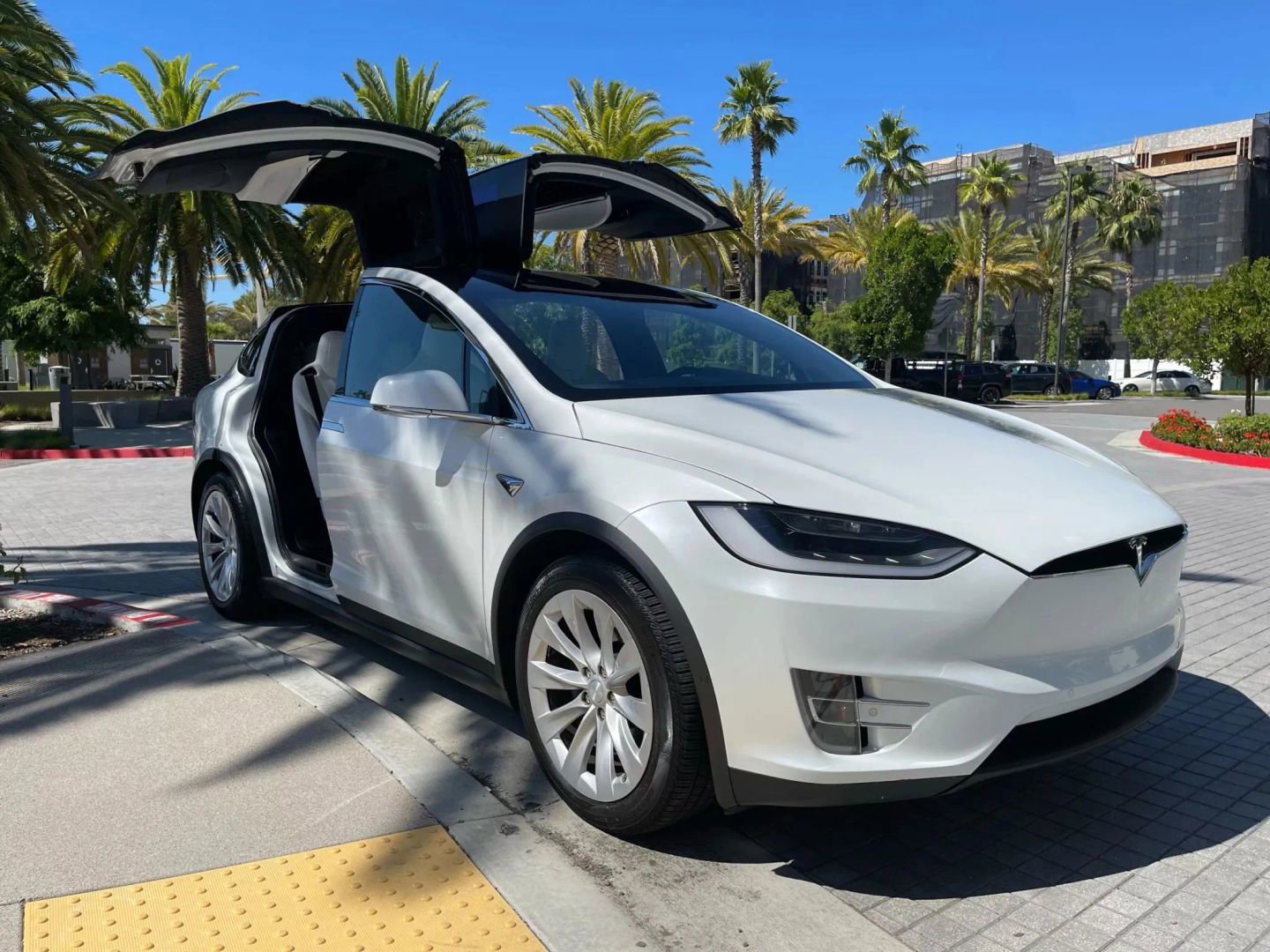 Used 2018 Tesla Model X 75D image 6