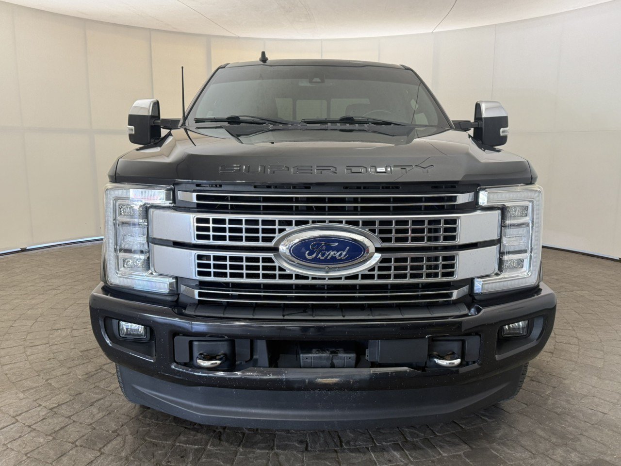 Used 2019 Ford F250 Platinum w/ Platinum Ultimate Package AWD/4WD image 2