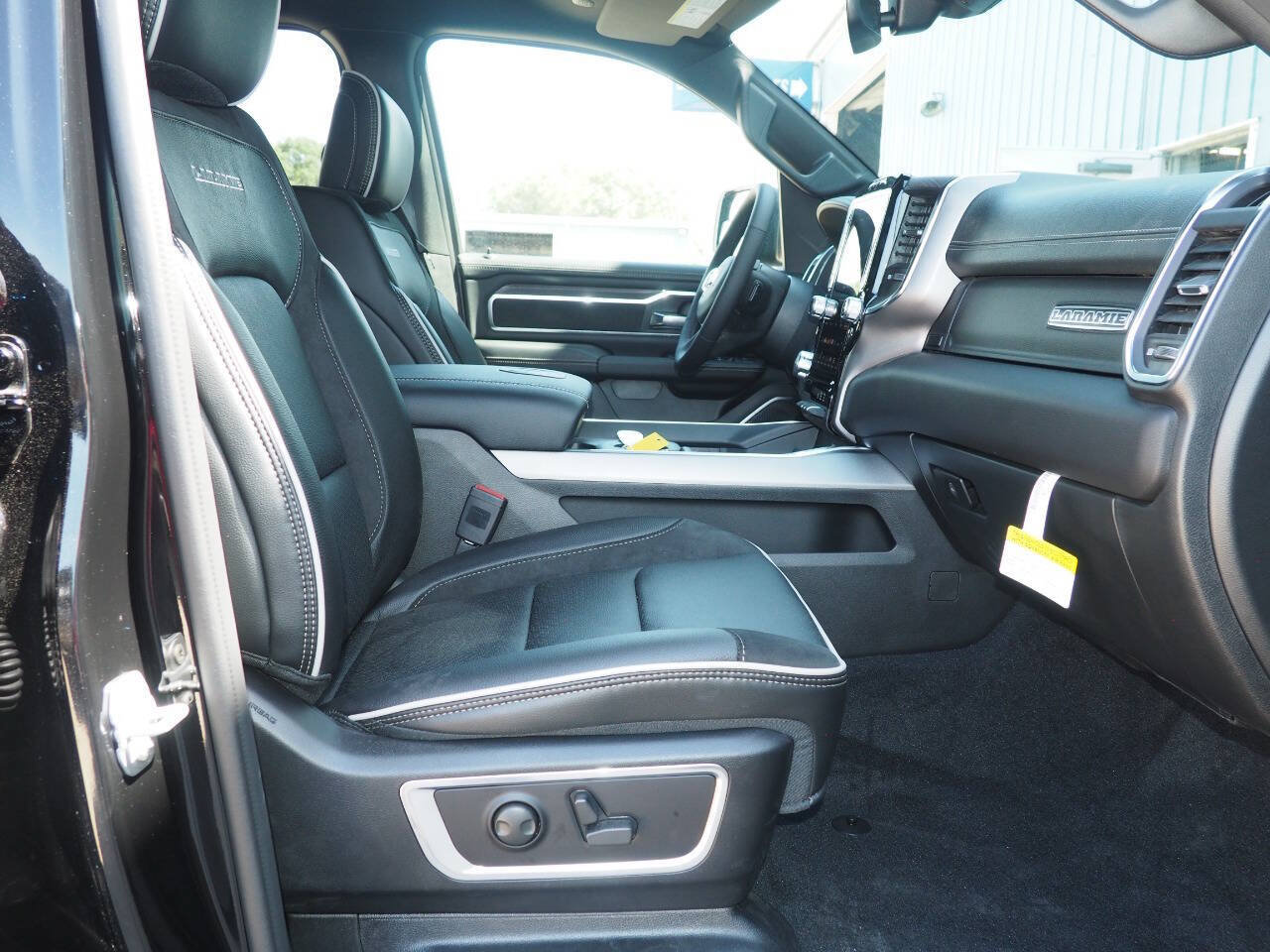 New 2026 RAM 1500 Laramie AWD/4WD image 11