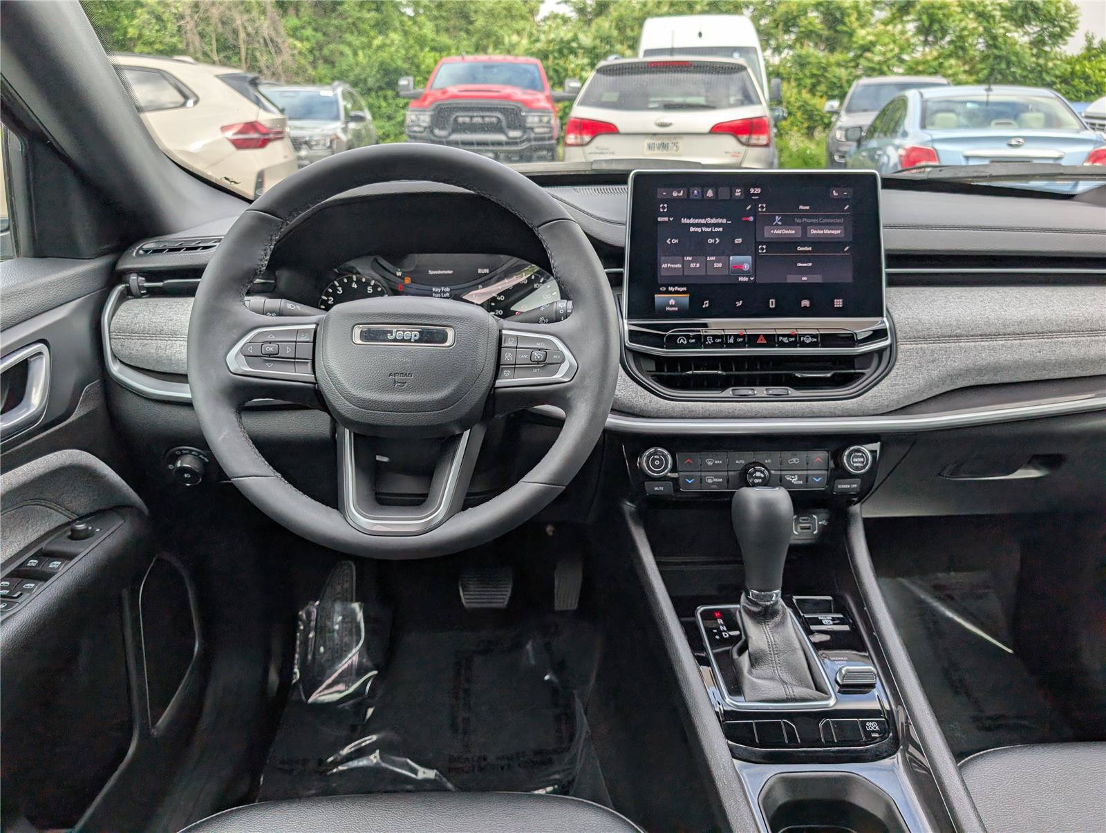 Used 2024 Jeep Compass Latitude AWD/4WD image 17