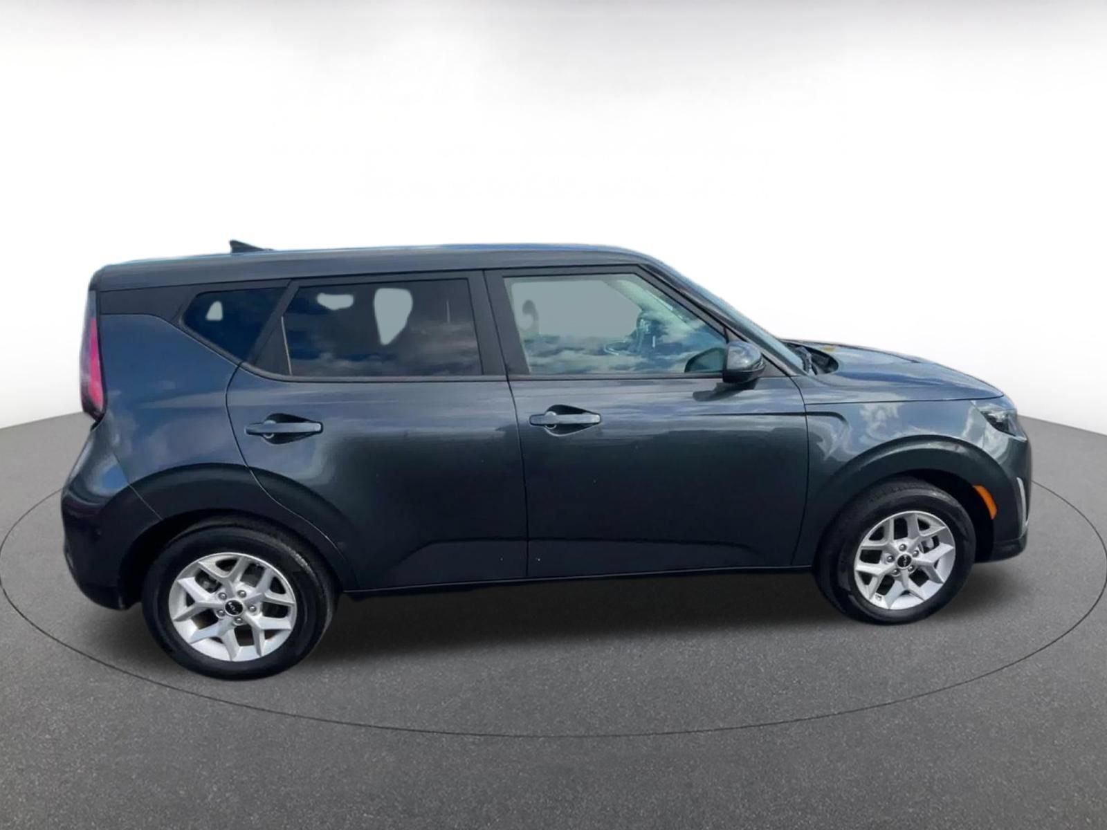 Used 2025 Kia Soul LX w/ LX Technology Package FWD image 15