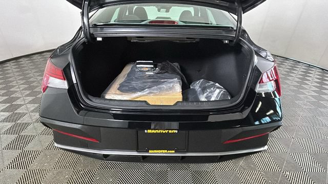 Certified 2025 Hyundai Elantra SEL FWD image 28