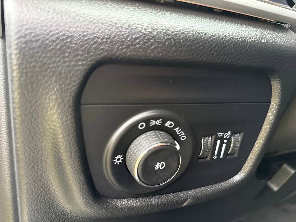 Used 2023 Jeep Grand Cherokee L Limited image 16