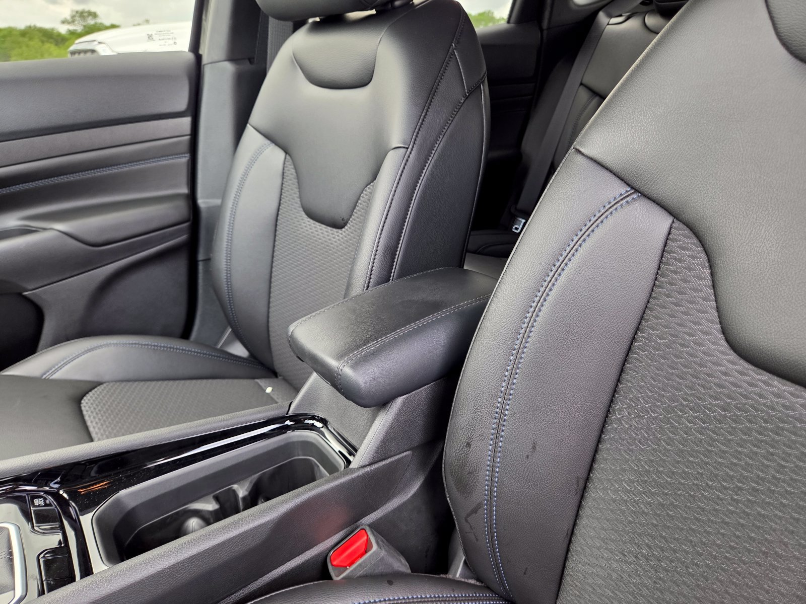 New 2026 Jeep Compass Latitude AWD/4WD image 30
