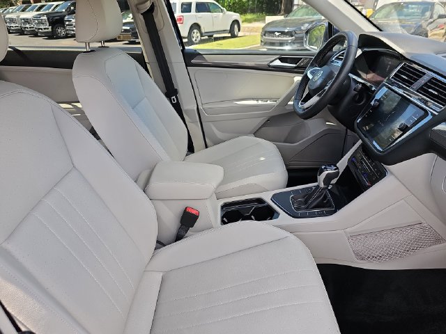 Used 2023 Volkswagen Tiguan SE FWD image 12