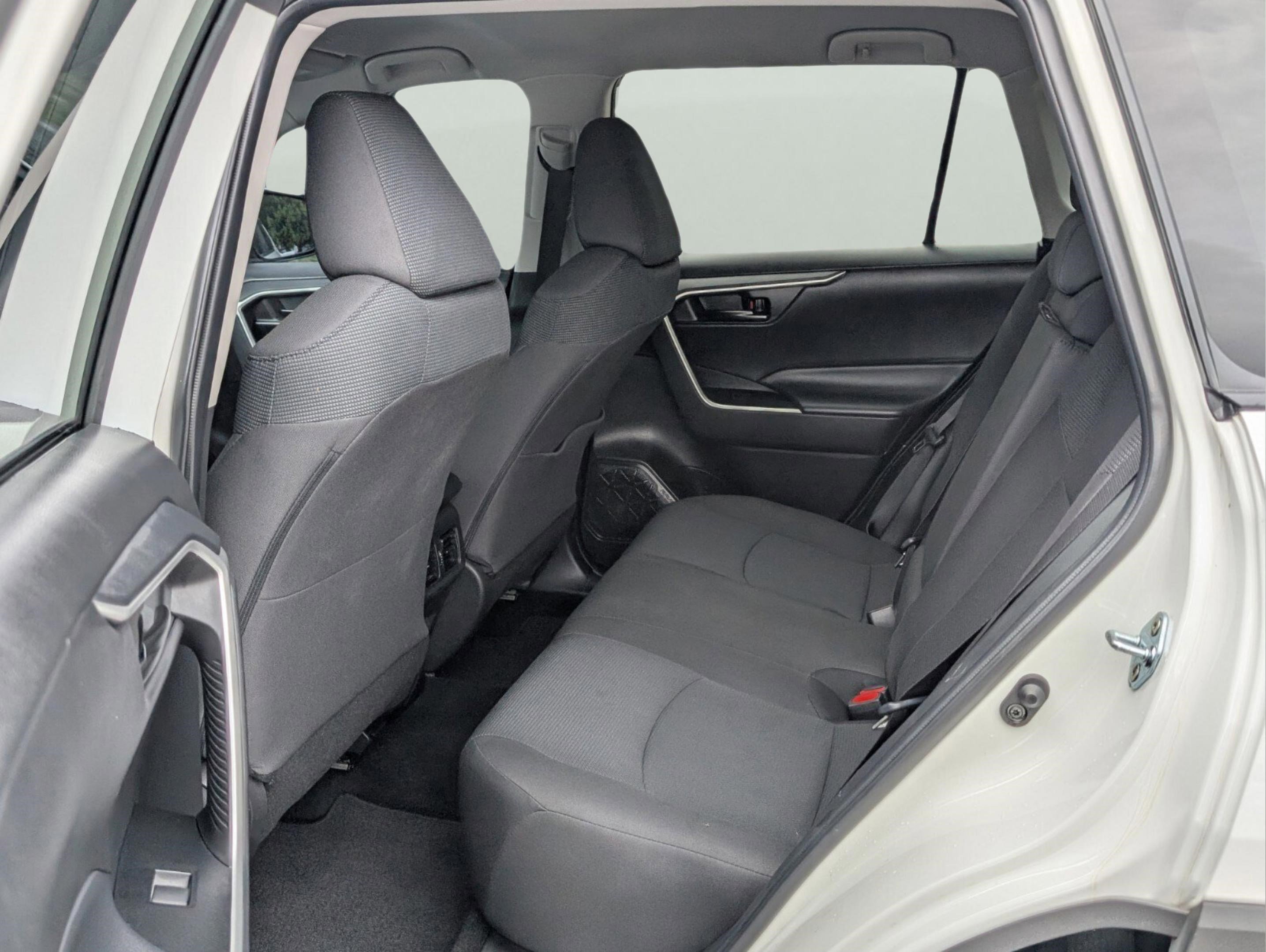 Used 2024 Toyota RAV4 LE image 32